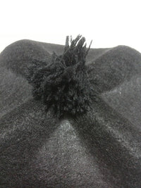 Barrette de curé en feutrine noire avec pompon — visuel 4