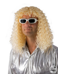 Perruque blonde à bouclettes et frange, style années 70 — visuel 2