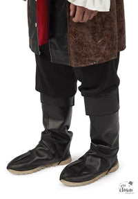 Cache-bottes en simili cuir noir, paire à revers — visuel 1