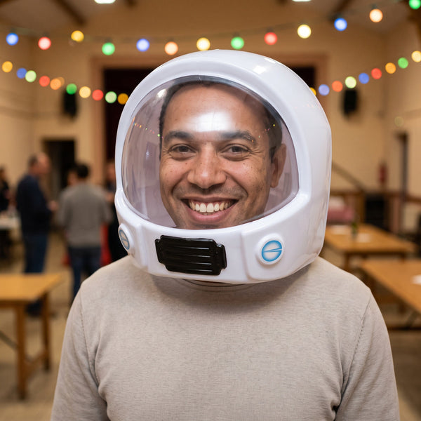 Casque de cosmonaute avec grande visière transparente