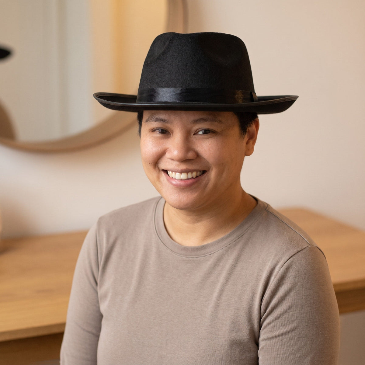 Chapeau borsalino en feutrine avec ruban satin